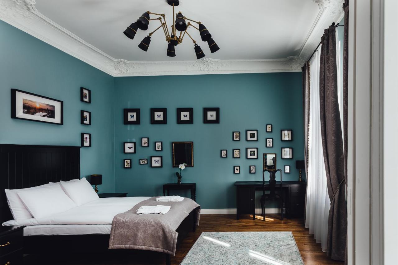 Sherlock Apartments Riga Esterno foto