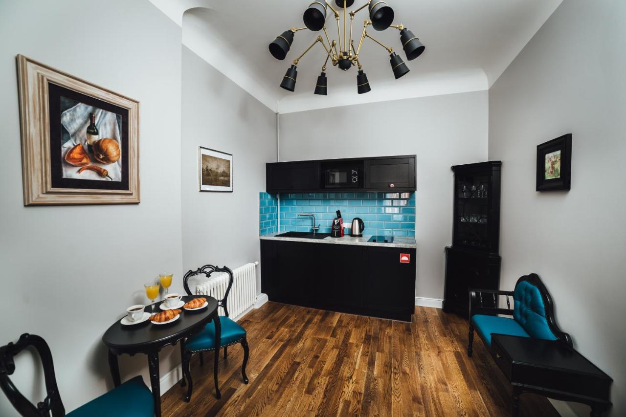 Sherlock Apartments Riga Esterno foto