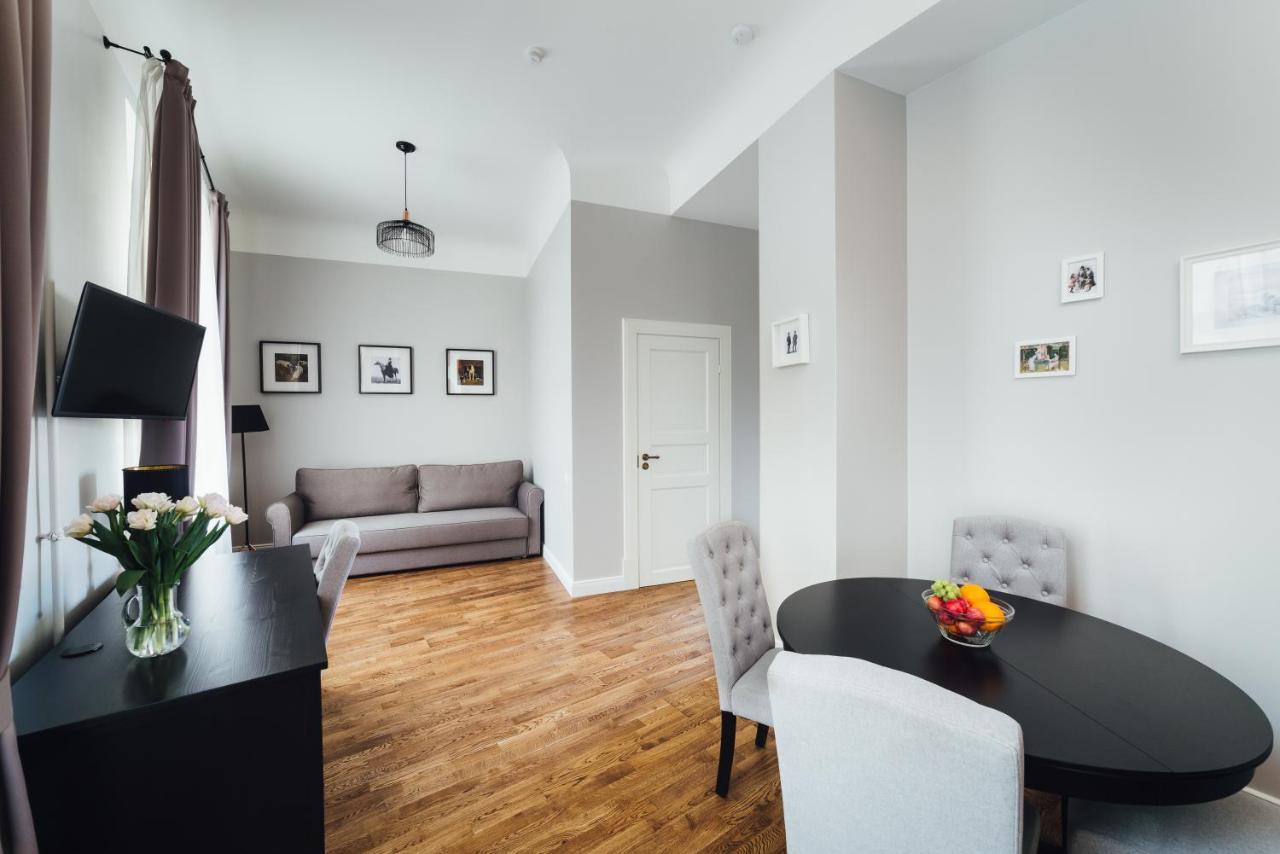 Sherlock Apartments Riga Esterno foto