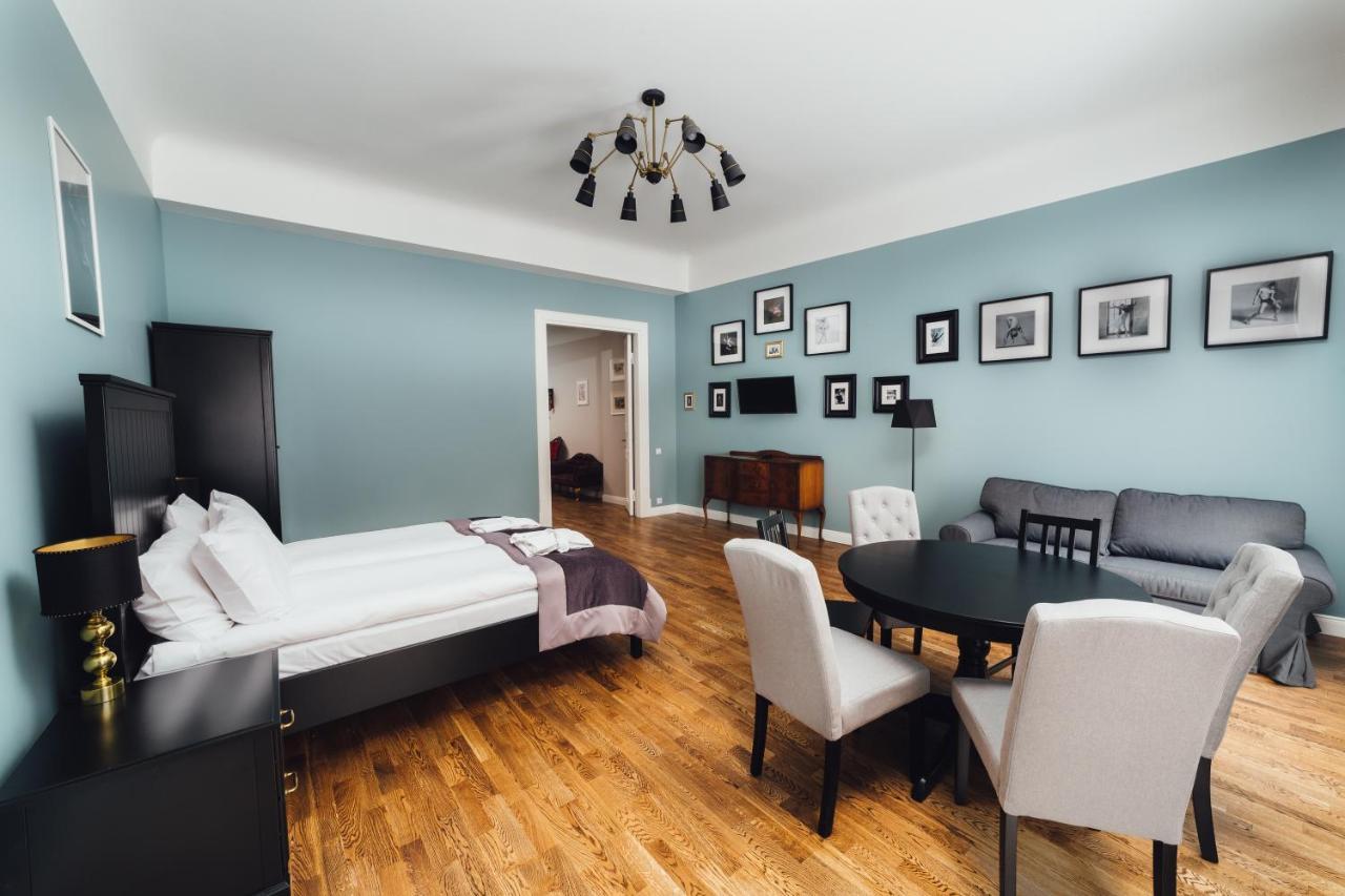 Sherlock Apartments Riga Esterno foto